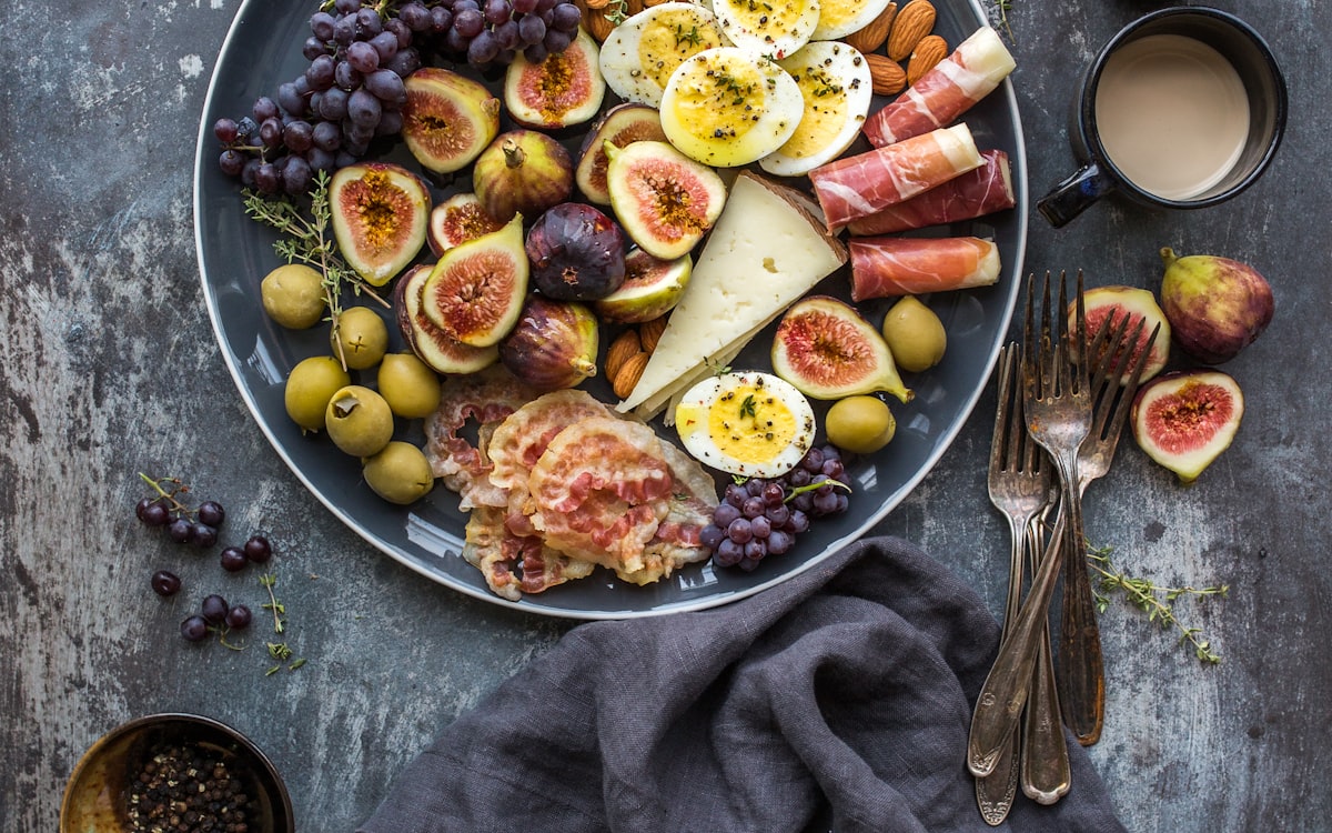 The Art of Holiday Table Setting